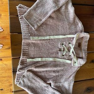 super cute POL cropped sweater, size medium!